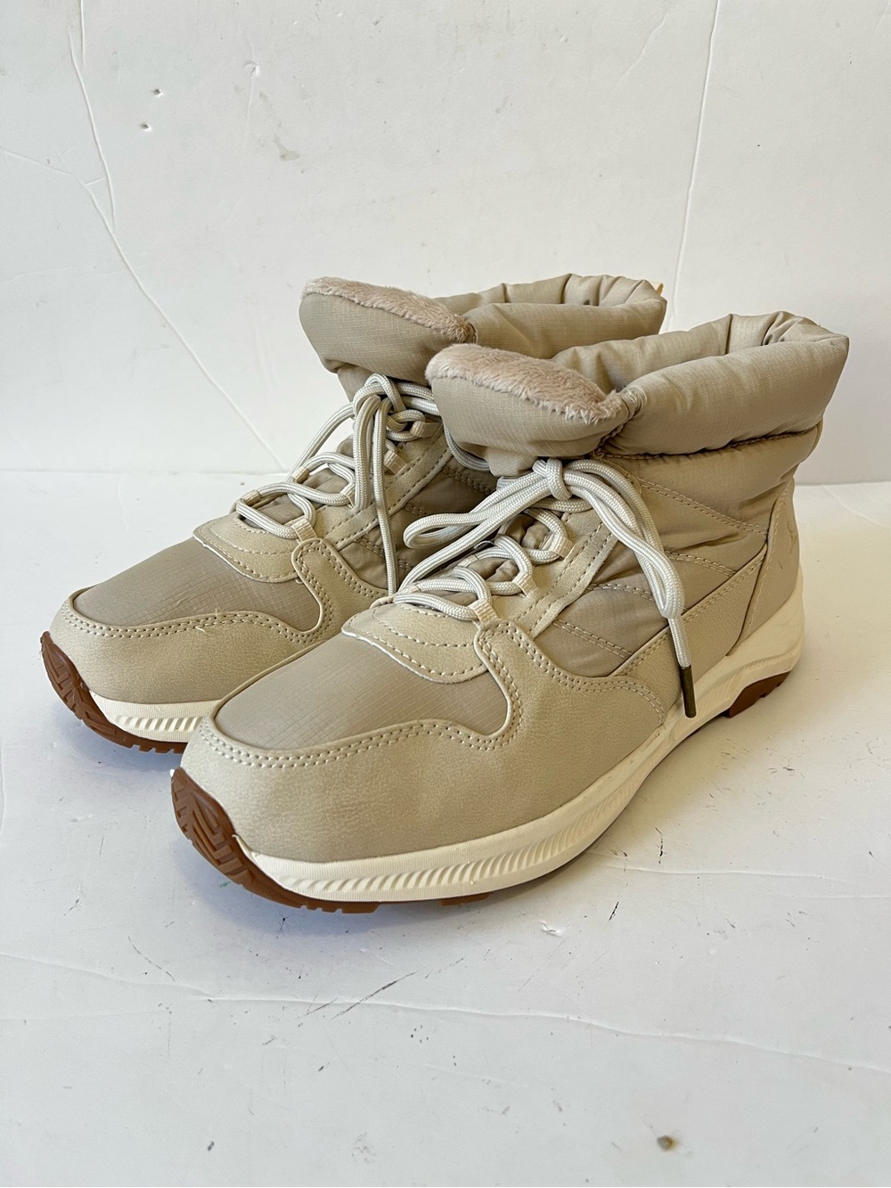 Eddie Bauer Balasana beige women’s Winter Sneakers size 10M